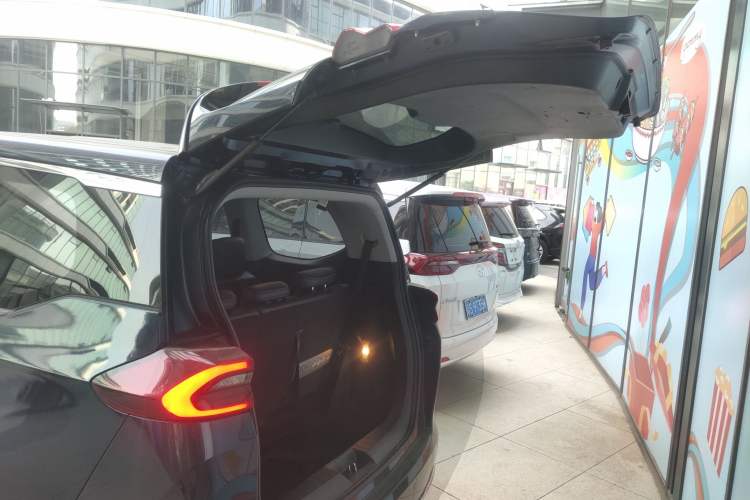 Used GAC Trumpchi M6 2021 PRO 270T DCT Luxury Edition
