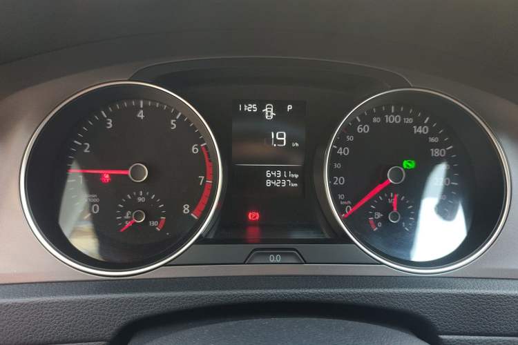 Used Volkswagen Golf 2015 1.6L Automatic Fashion Model Instrument Cluster