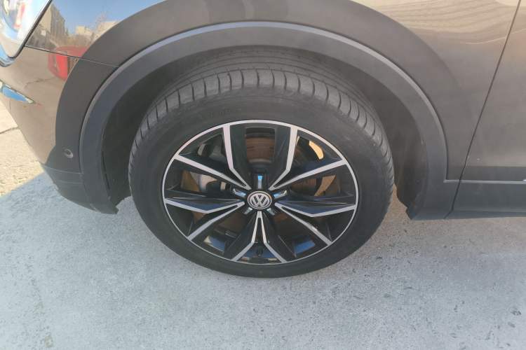 Used Volkswagen Tiguan L 2019 Revised 330TSI Automatic Two-Wheel Drive Smart & Luxury Edition China VI Standard
