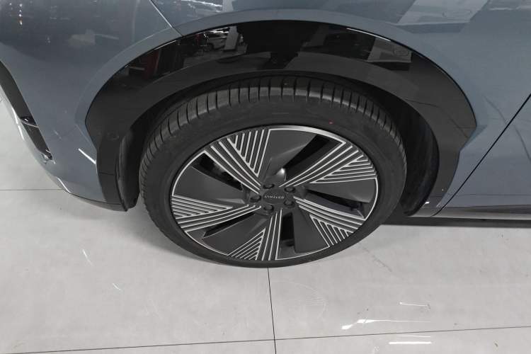 Used Lynk & Co 08 EM-P 2025 245km Ultra-Long Range Halo
