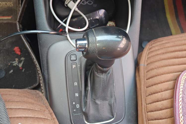Used Kia K3 2013 1.6L Automatic GL Gear Lever