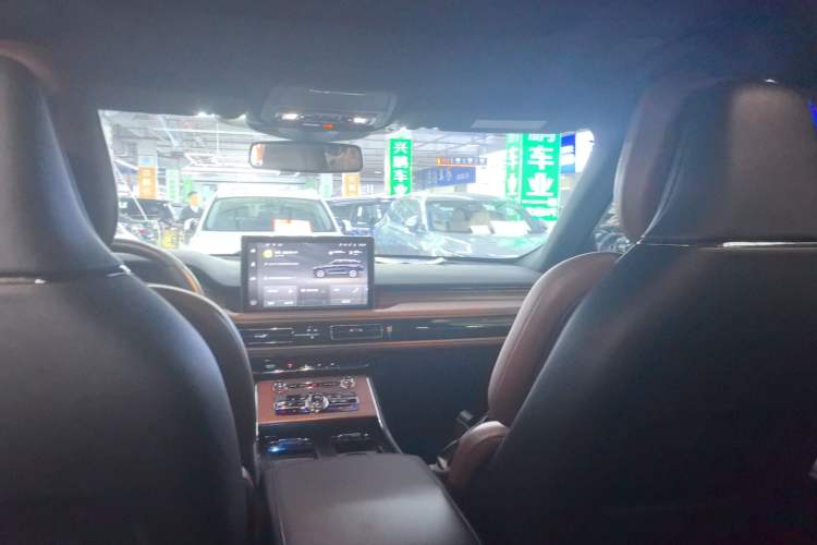 Used Lincoln Aviator 2020 3.0T V6 All-Wheel Drive Executive Version
