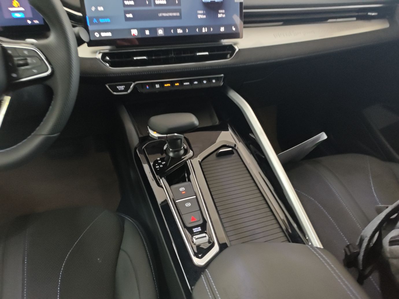 Geely Auto Preface 2025 Dongfang Yao 2.0TD Lanxing Edition — снимка 16