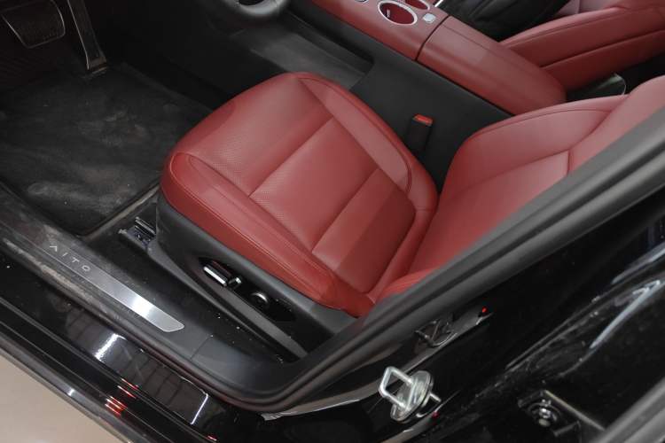 Used Hima AITO M5 2025 Extended-Range Ultra Rear-Wheel-Drive Version Left Front Seat