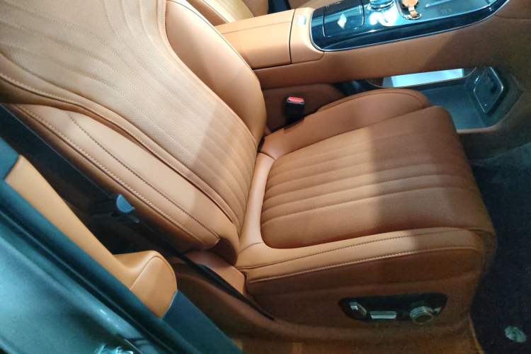 Used Geely Galaxy M9 2025 Model 210km Four-Wheel-Drive Leading Edition Right Front Seat