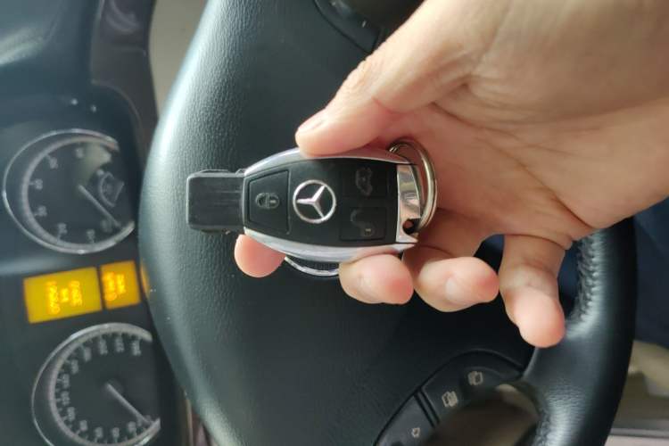 Used Mercedes-Benz Viano 2013 3.0L Comfort Edition
