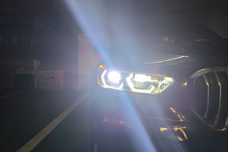 Used BMW X5 2019 xDrive40i Standard 19-inch wheels U.S. specification