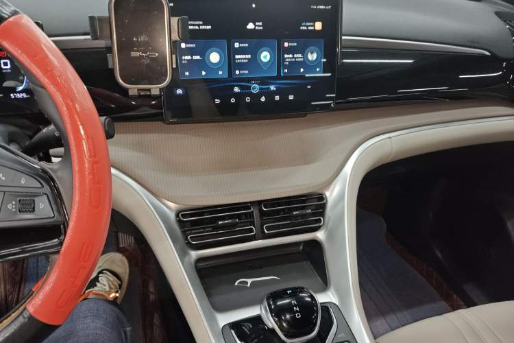 Used BYD Song Pro New Energy 2023 Champion Edition DM-i 71KM Navigation Model
