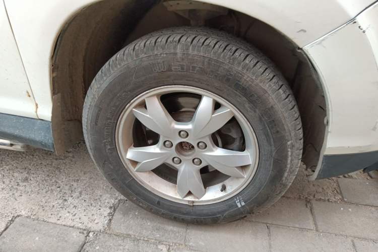 Used BYD S6 2012 2.4L Automatic Luxury Edition Right Front Wheel Hub