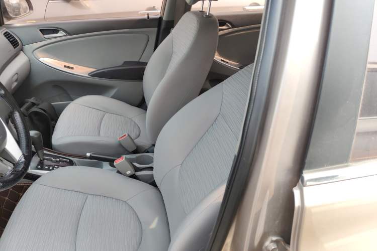 Used Hyundai Verna (older generation) 2014 1.4L Automatic Smart GLS Left Front Seat