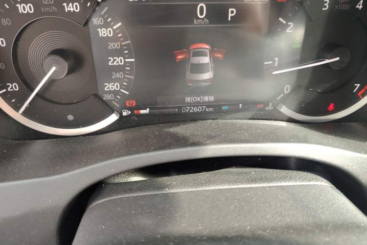 Used Jaguar XEL 2020 2.0T 200 PS R-DYNAMIC S Advanced Sport Edition Odometer Close Up