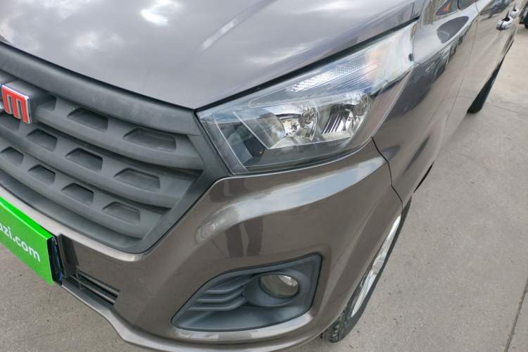 Used Jinbei Gold Hiace 2023 1.5L Passenger Van Travel Lion 9-Seater with Central Air Conditioning Left Front Headlight