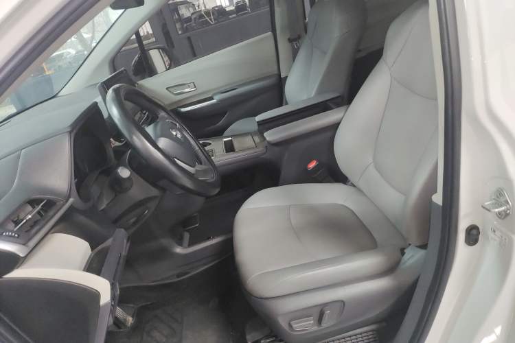 Used Toyota SIENNA 2023 2.5L Hybrid Luxury Edition Left Front Seat