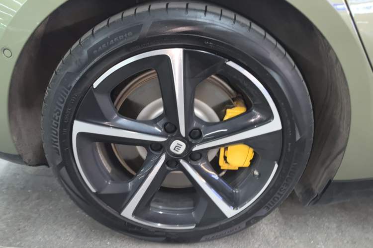 Used Xiaomi Auto SU7 2024 Four-Wheel Drive Ultra-Long Range Advanced Intelligent Driving Max Edition