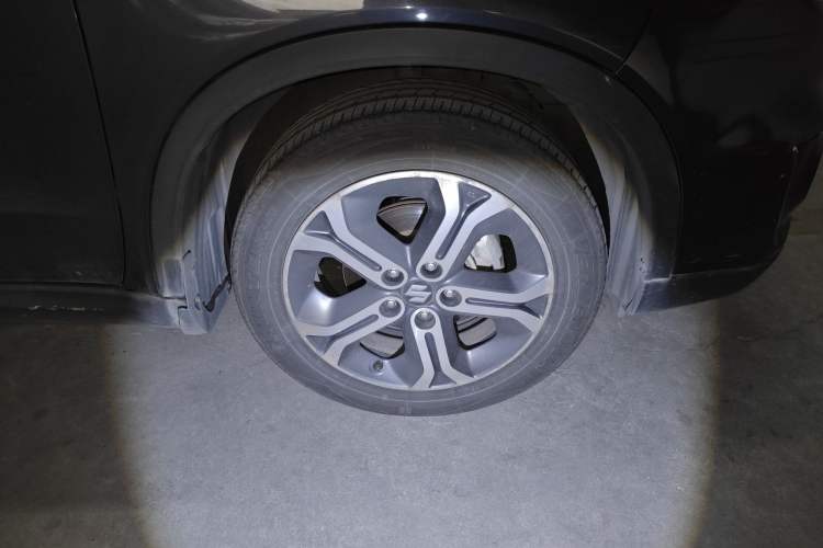 Used Suzuki Vitara 2016 1.4T Automatic Two-Wheel Drive Luxury Version Right Front Wheel Hub