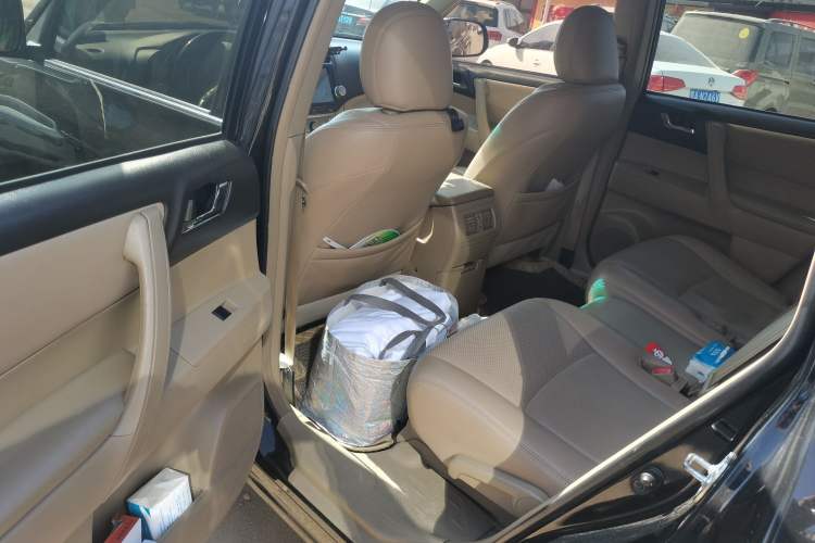 Used Toyota Highlander 2013 2.7L Two-Wheel Drive 5-Seater Purple Gold Edition
