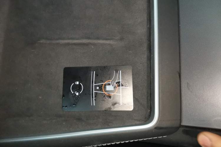 Used Tesla Model Y 2025 Long-Range All-Wheel-Drive Version Vehicle Key