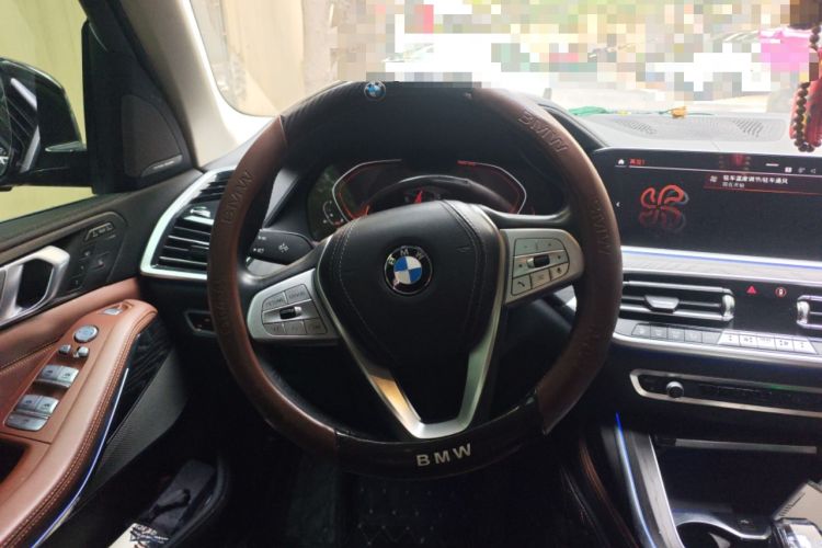 Used BMW X7 2021 xDrive40i Luxury Package with Leading Features Steering Wheel