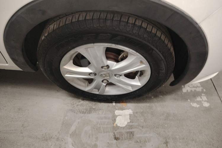 Used Baojun 310 2017 1.5L Manual Fashion Model Right Front Wheel Hub