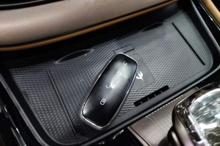 Used Denza D9 2022 DM-i 970 Four-Wheel Drive Flagship Model Interior 1