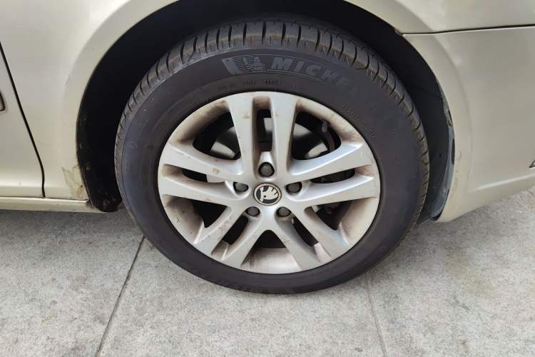 Used Skoda Octavia 2013 1.6L Automatic Yijun Edition Right Front Wheel Hub