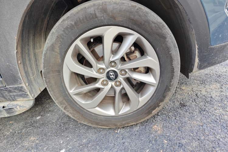 Used Hyundai Tucson 2015 2.0L Automatic Two-Wheel Drive Smart Version
