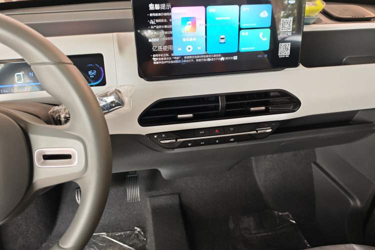 Used Geely Galaxy Panda 2024 Panda Mini 200km Endurance Bear Audio And AC Panel