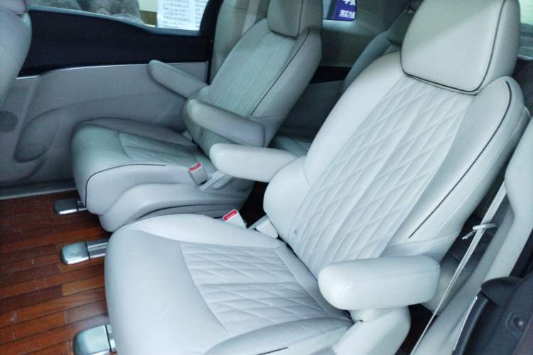 Used Buick GL8 2021 Land Cruiser Executive Class 652T Luxury Model Left Rear Seat