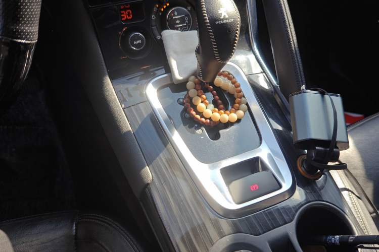 Used Peugeot 3008 2013 1.6THP Automatic Prestige Edition Gear Lever