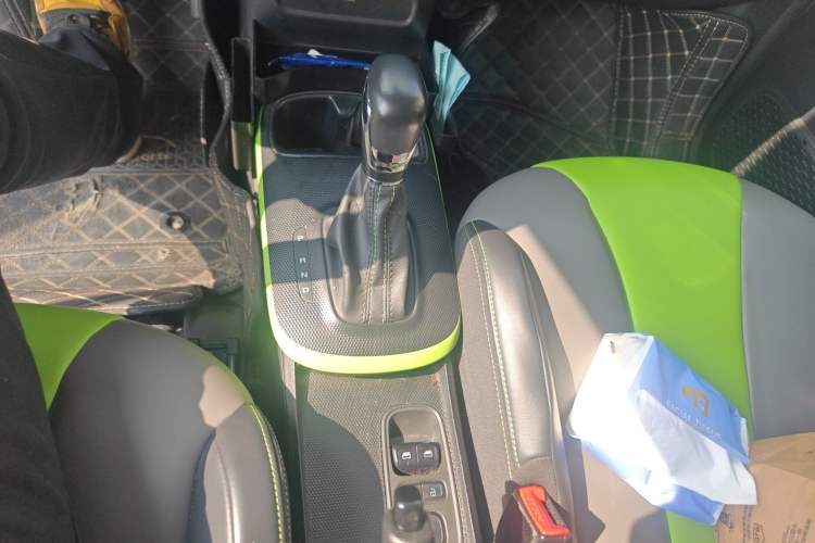 Used Roewe Clever 2021 302 km New Four-Seater Super-Efficient Version
