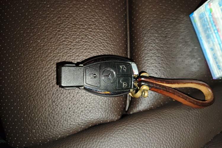 Used Mercedes-Benz GLC 2019 GLC 300 L 4MATIC Dynamic Model Vehicle Key