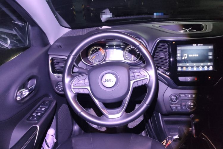 Used Jeep Cherokee 2019 2.0T Two-Wheel Drive Smart Enjoyment Version China VI