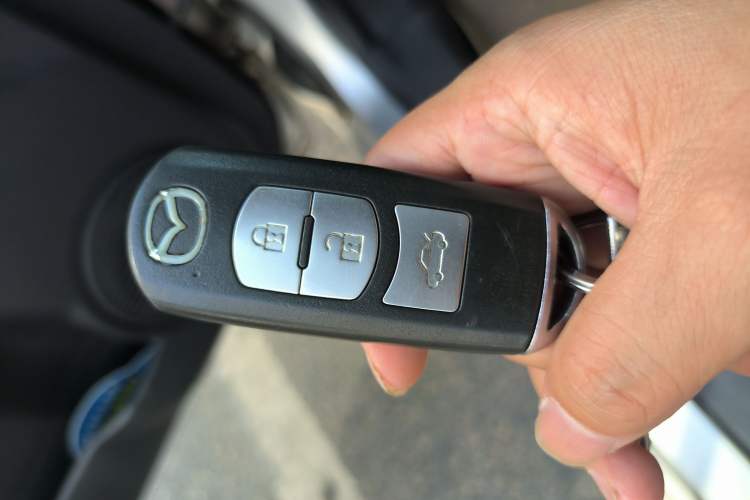 Used Mazda 2 2011 Xuan Dong 1.5L Automatic Luxury Edition