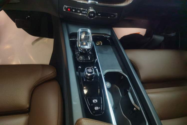 Used Volvo XC60 2022 B5 4x4 Smart Luxury Edition