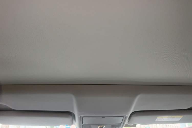 Used Land Rover Range Evoque 2018 240 PS SE Smart Brilliance Edition Headliner