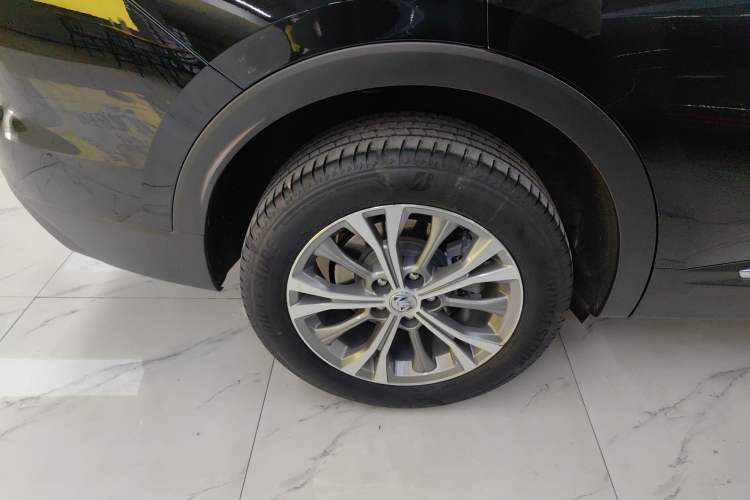 Used Buick Envision 2023 Encore Plus 652T Five-Seat All-Wheel-Drive Luxury Model
