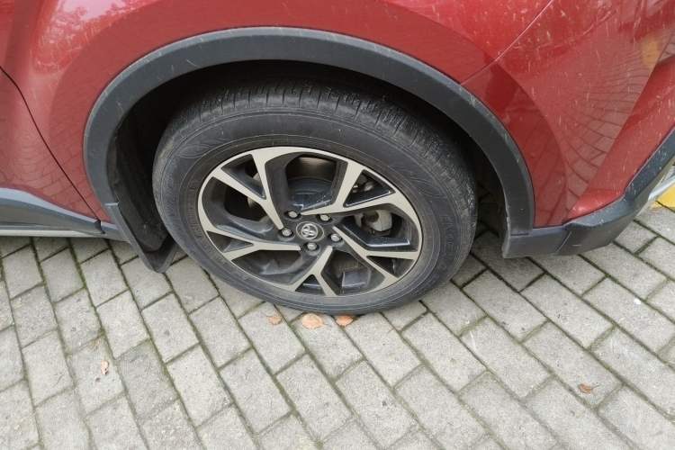 Used Toyota C-HR 2018 2.0L Leading with Sunroof China V Standard Right Front Wheel Hub