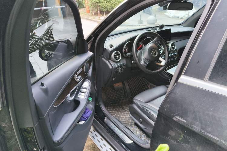 Used Mercedes-Benz GLC 2017 GLC 260 4MATIC Luxury Model
