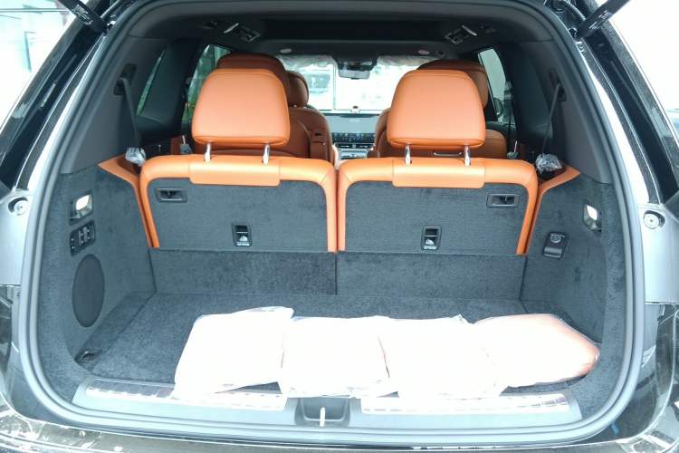 Used Hima AITO M9 2025 Extended-Range Max Version 52 kWh 6-Seater Edition Trunk