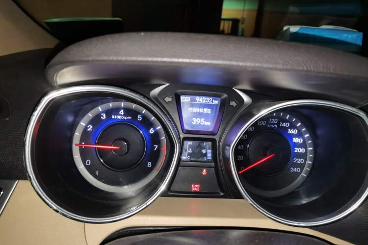 Used Hyundai Elantra (5th Generation / Langdong) 2012 1.6L Manual Leading Model Odometer Close Up