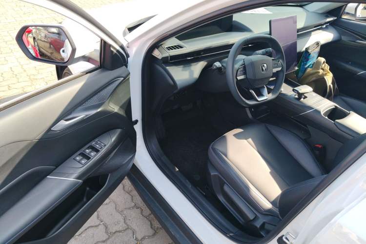 Used Changan Eado 2025 Blue Whale 1.5T 500Bar Prestige Model
