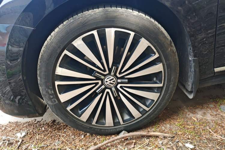 Used Volkswagen Passat 2019 330TSI Luxury Edition China VI Standard Left Front Wheel Hub