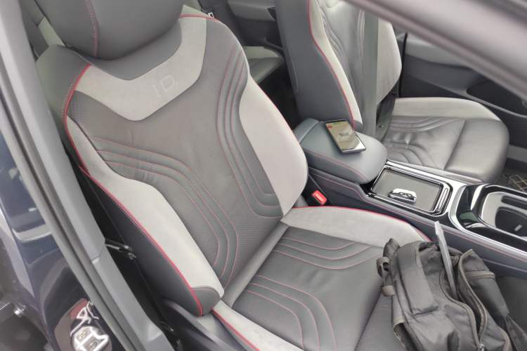 Used Volkswagen ID.4 CROZZ 2021 High-Performance PRIME Four-Wheel Drive Version
