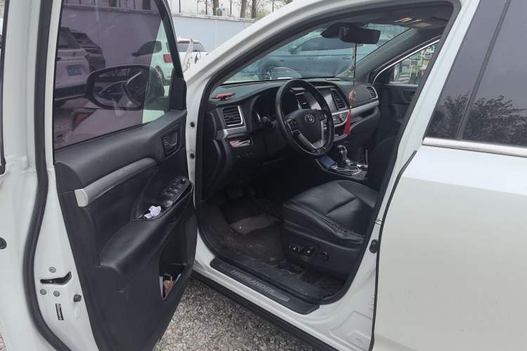 Used Toyota Highlander 2018 2.0T Four-Wheel Drive Prestige Version 7 Seats China V Emission Standard Driver Seat