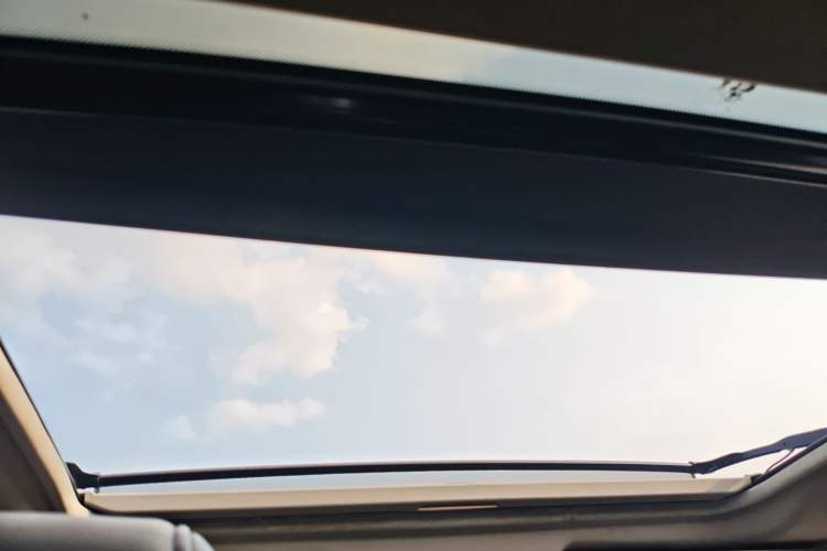 Used Renault Koleos 2014 2.0L Two-Wheel Drive Fashion Edition Headliner