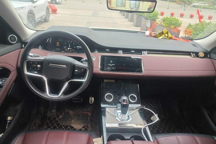 Used Land Rover Range Evoque 2022 Aurora L 249 PS R-Dynamic Luxury Edition Center Console