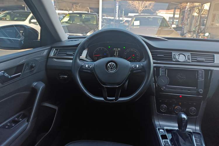 Used Volkswagen Passat 2017 330TSI DSG Luxury Edition
