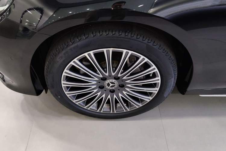 Used Mercedes-Benz E-Class 2020 E 300 L Sport Luxury Edition Left Front Wheel Hub