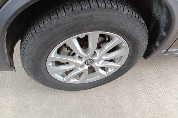 Used Nissan X-Trail 2021 2.0L CVT 2WD XL Premium SmartConnect Deluxe Edition Left Front Wheel Hub