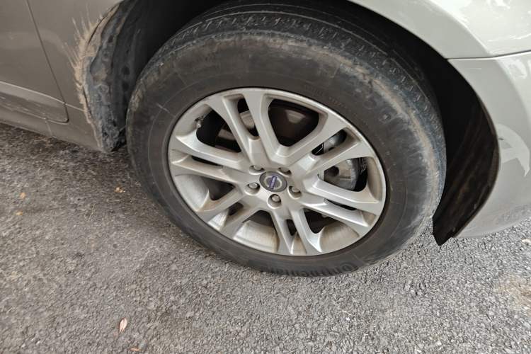 Used Volvo XC60 2015 T5 Smart Edition Right Front Wheel Hub